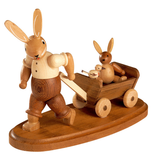 Oster Hase mit Kind auf Bollerwagen natur