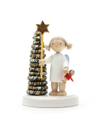 Engel am Weihnachtsbaum mit Stern und Puppe