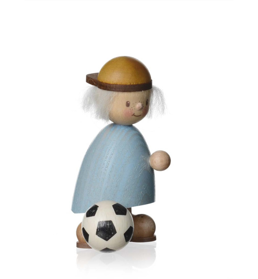 Finn mit Fußball*