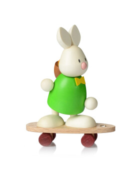 Kaninchen Max auf Skateboard
